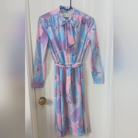 marti Petite Dresses & Skirts - Vintage secretary dress. Pastel Paisley. Easter brunch core.